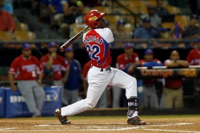 Gigantes de Yomiuri aceptan contrato de José Adolis García