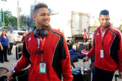 Abandonaron Yuliesky y Lourdes Gurriel la selección cubana de béisbol