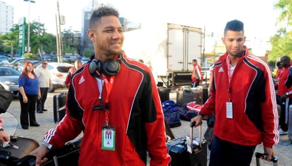 Los peloteros Yuliesky y Lourdes Gurriel Castillo. Foto: tomada de cubadebate