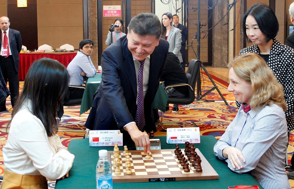 El Presidente de la Federación Internacional de Ajedrez, Kirsán Iliumzhínov, asistió a la primera jornada. Foto:Tomada del sitio web oficial del evento