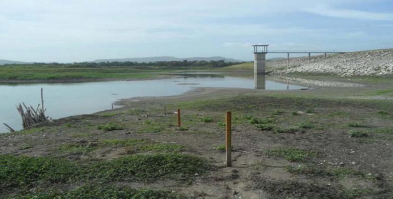 Situación del agua en Santiago empeora, se debe buscar alternativas. Foto: Tomada de internet