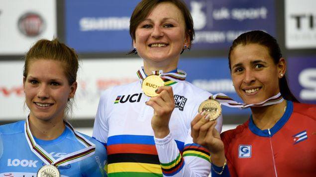 Podio en la carrera por puntos, donde Arlenis Sierra terminó con bronce