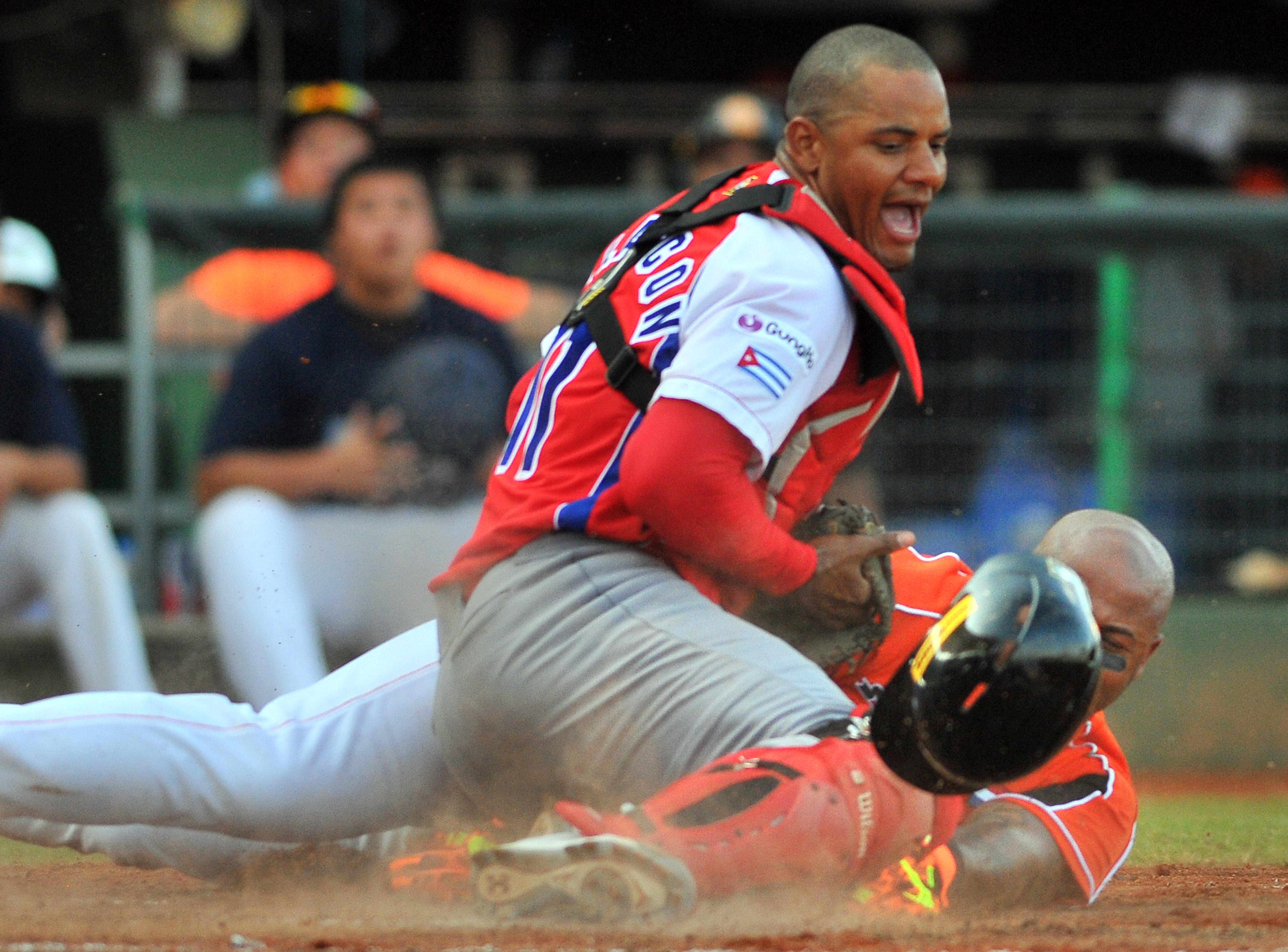 Yosvani Alarcón debe ser uno de los titulares de Cuba en el partido contra los Rayos de Tampa Bay este martes. Foto: Ricardo López Hevia