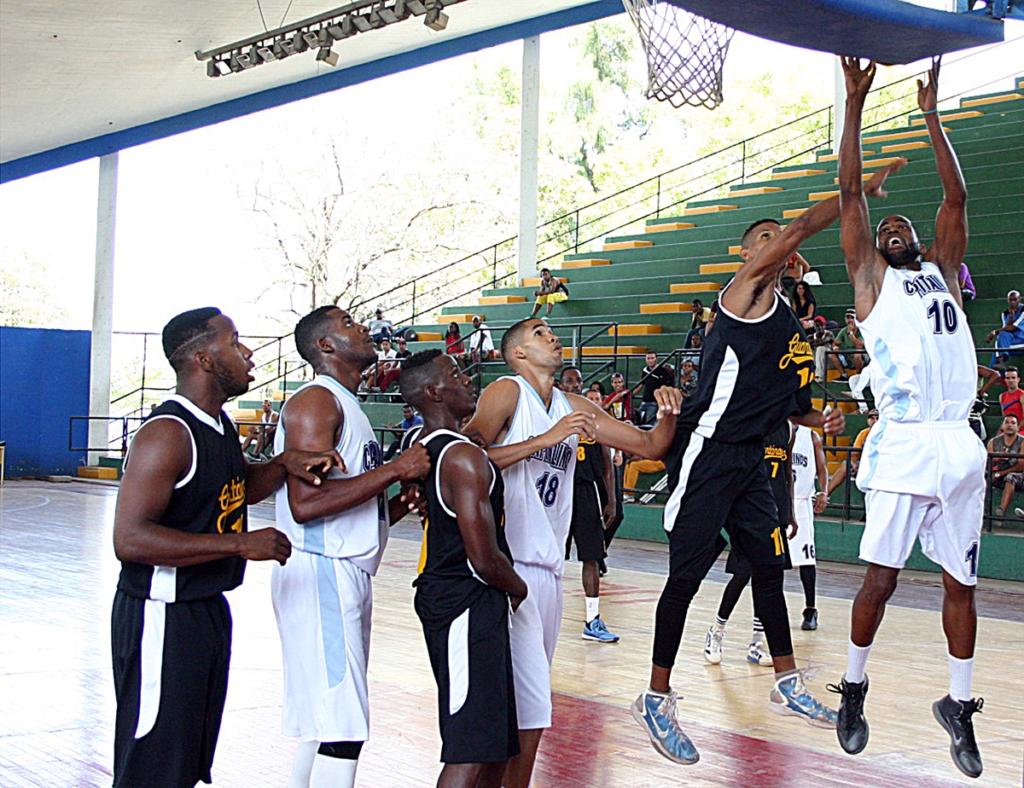 Capitalinos derrotó por tercera fecha a Guantánamos en la semifinal de la LSB. Fotos: César A. Rodriguez.