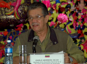 Earle Herrera destacado periodista y diputado la Asamblea Nacional de la República Bolivariana de Venezuela. Cesar A. Rodríguez