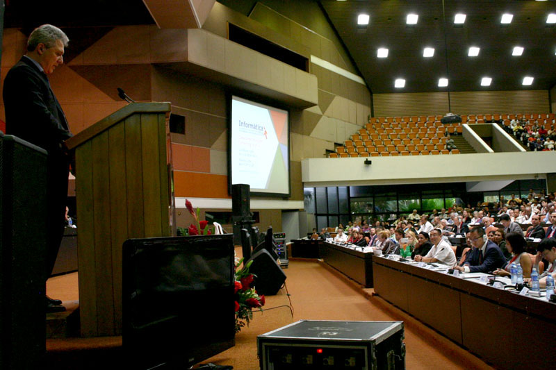 Rashid Ismailov, viceministro de comunicaciones y medios de información de la Federación Rusa destacó que Cuba es un ejemplo para el mundo de los logros de la TIC. Fotos: César A. Rodriguez