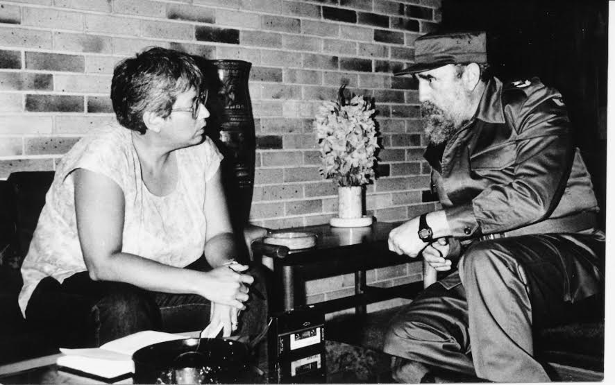 Otra satisfacción que le ha dado el periodismo: la oportunidad de conocer de cerca y compartir con Fidel. Foto: Archivo periódico Granma