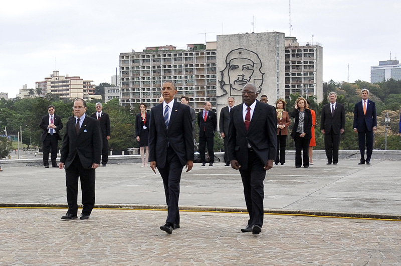 Orenda Floral del Presidente de Estados Unidos de América Sr Obama al monumento a José martí en La Plaza de La revolución La Haban Cuba . Recibimiento oficial por parte del Presidente General de Ejercito Raúl Castro Ruz al Sr presidente de E Unidos Sr Obama . 21 de Marzo 2016. Foto José Raúl Rodríguez Robleda