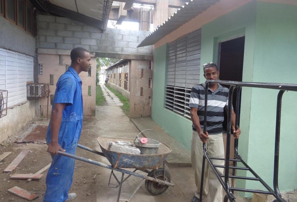 Las tareas constructivas en la Dirección Municipal de Planificación Física están concebidas a mediano y largo plazos. Foto: Betty Beatón