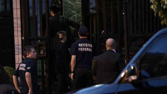 La Policía ingresó en horas de la mañana a su edificio.