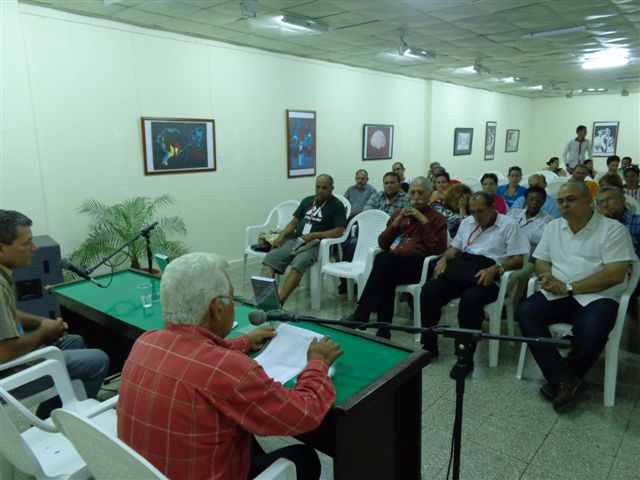 Presentación el libro de Rogelio Martínez Furé en Holguín. Foto de Manuel Valdés.