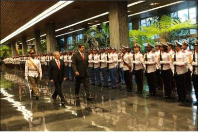 Recibe Raúl a Nicolás Maduro en el Palacio de la Revolución