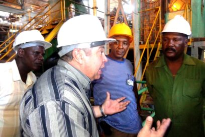 Exhortan a los trabajadores a conocer los indicadores directivos de la economía