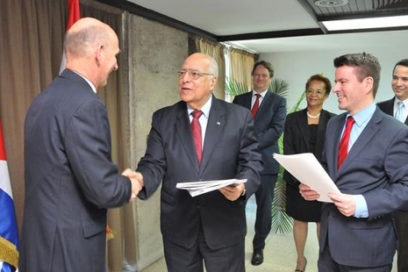 Firman Cuba y Holanda acuerdos que regularizan deuda bilateral