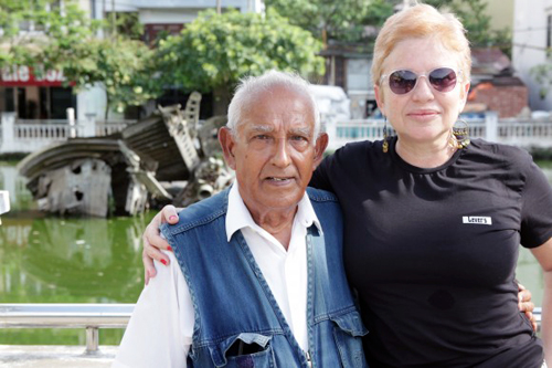 El fotógrafo Iván Nápoles y la actriz y directora cubana Isabel Santo. Foto: tomada de internet