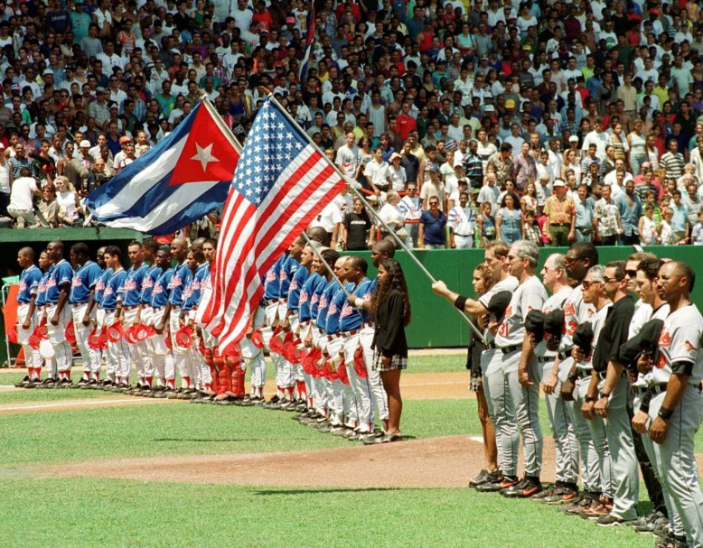 Imagen del partido histórico entre Cuba y Orioles de Baltimore, el 28 de marzo de 1999, en el estadio Latinoamericano.