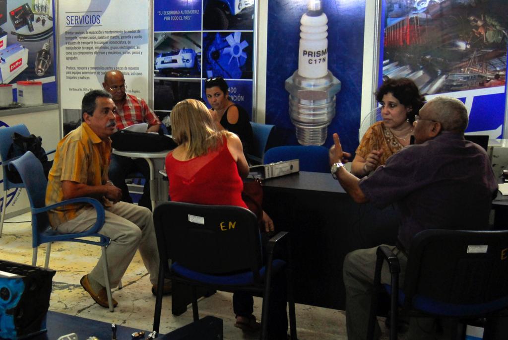 La tercera edición de la Feria Nacional de Negocios fue una oportunidad para conciliar acuerdos entre demandante y oferentes de las empresas cubanas. Foto: Heriberto González