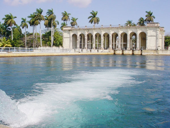 Fue en agosto de 1993 que comenzó a regir el Decreto-Ley No. 138 de las aguas terrestres, tanto superficiales como subterráneas, con el objetivo de desarrollar los principios básicos establecidos en el artículo 27 de la Constitución de la República y la Ley de Protección del Medio Ambiente y del Uso Racional de los Recursos Naturales.Foto: Tomada de internet