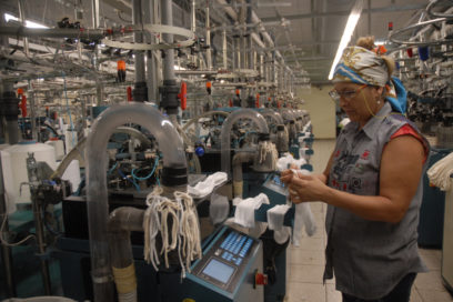 Por primera vez en Cuba fabrican medias con fines medicinales