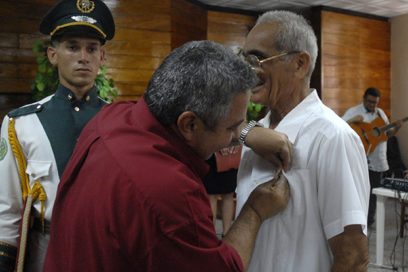 Galardonan a dirigentes sindicales destacados