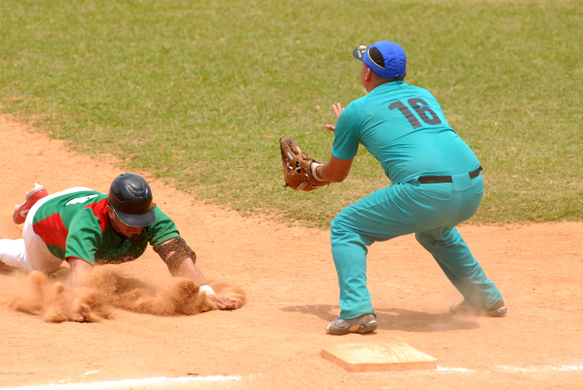 Cuba y México otra vez en una cuadrangular de béisbol. Foto: Agustín Borrego Torres.