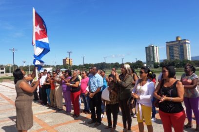 Abanderan delegación a la Primera Conferencia del Comercio