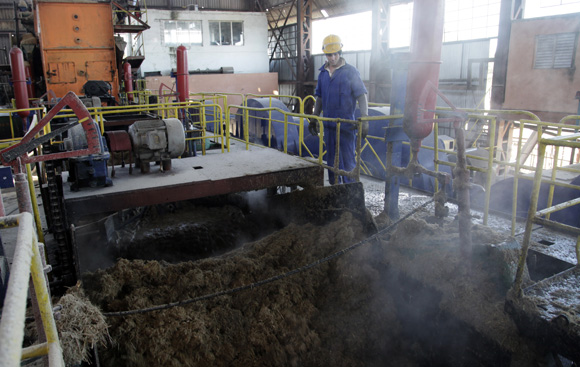 El sector azucarero a la vanguardia este Primero de Mayo. Foto: Ismael Francisco/Cubadebate.