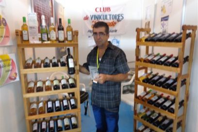 Vinicultores del club Bayado participan en Feria Comercial de Holguín