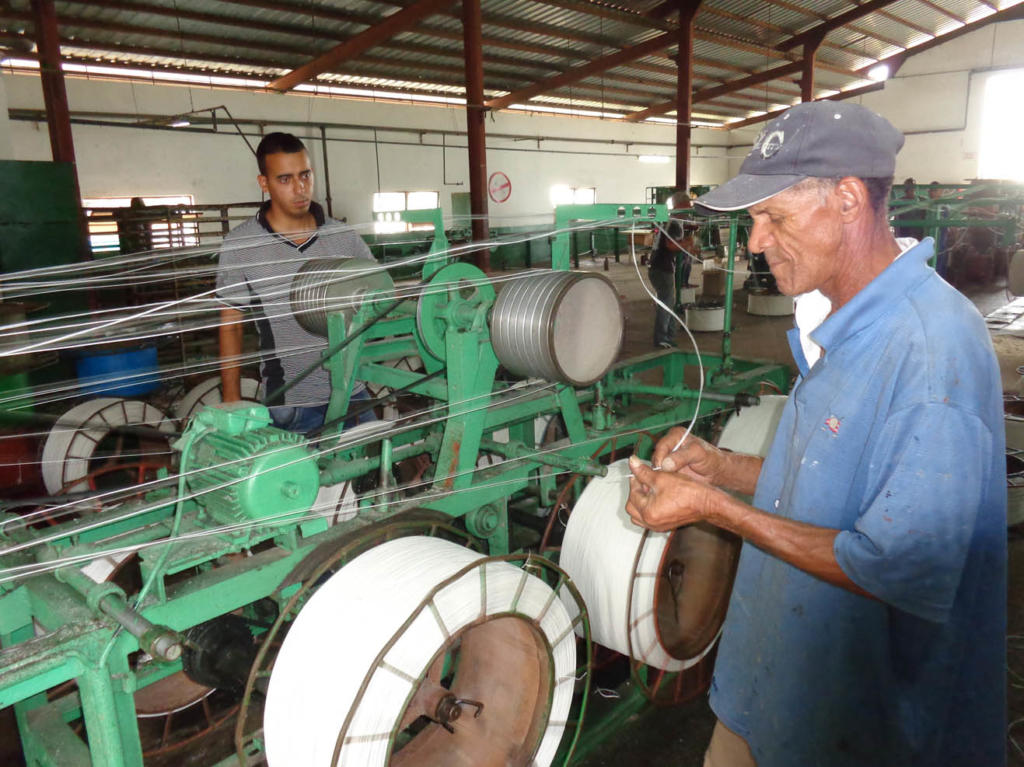 Los trabajadores de la fábrica fueron los primeros de la provincia en Sindicato de Industrias en cumplir con su compromiso con la patria y la cuota sindical. Foto: Eduardo González Martínez