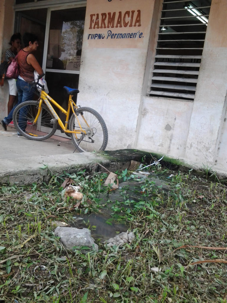 La mayoría de los salideros en Villa Clara duran un período de un mes, según el criterio de sus pobladores..Foto: Raiza Medina