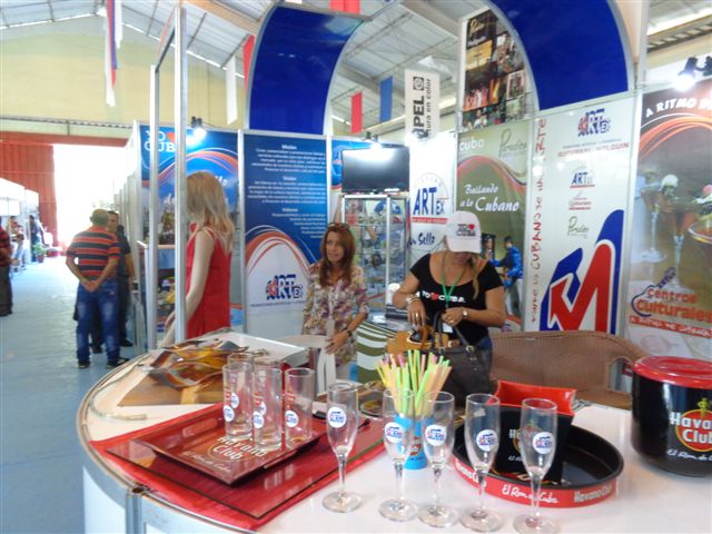Más de 80 empresas participan en la Feria. Foto: Manuel Valdés.