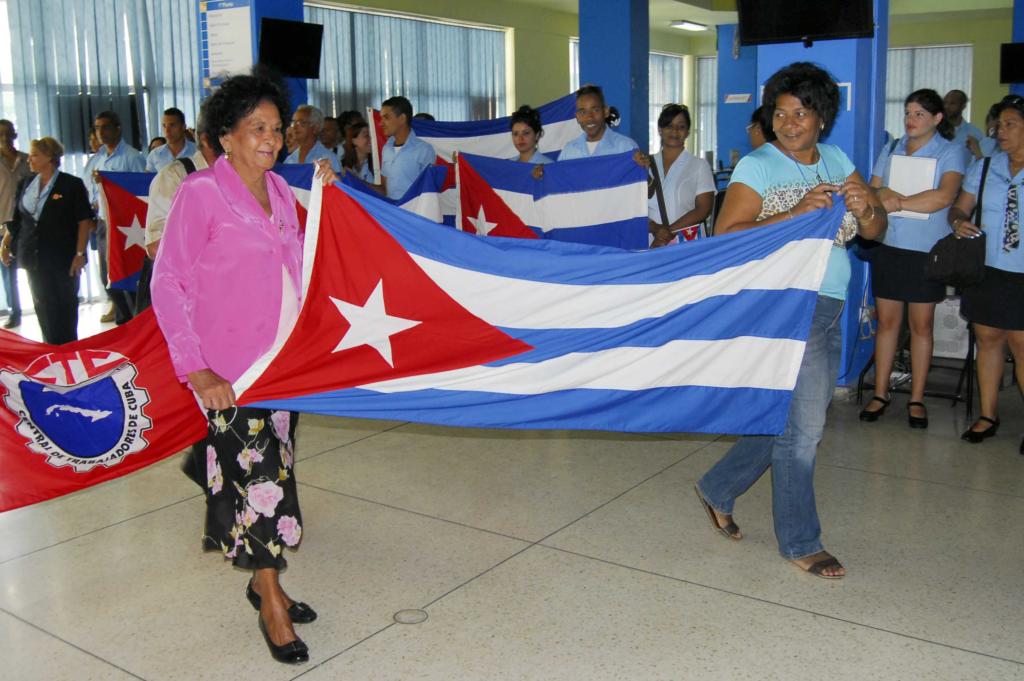 La Heroína del Trabajo Esther Lazo Pérez, fundadora de la Educación Especial en Cuba y durante muchos años dedicada a la atención de niños sin amparo filial, también estuvo presente en el encuentro con los trabajadores del Palacio de Computación.