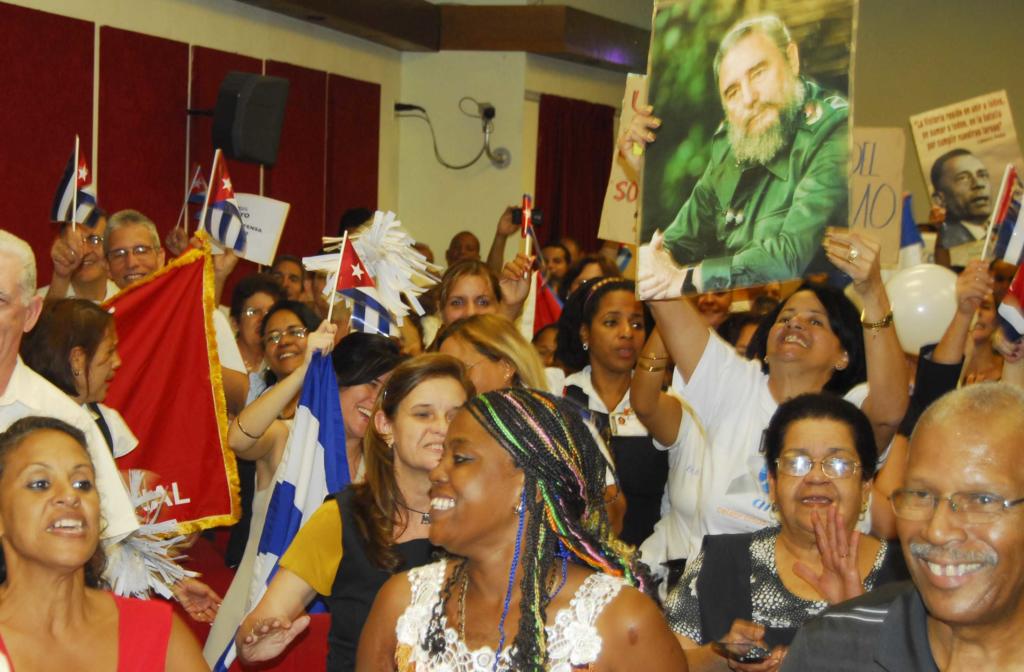 Los trabajadores de la Empresa de Telecomunicaciones de Cuba S.A. (Etecsa) tienen como principal motivación  los acuerdos del VII Congreso del Partido celebrado recientemente. Fotos: Heriberto González Brito