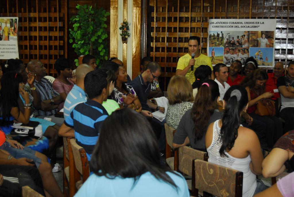 El país tiene que darle más apoyo y confianza a la juventud, señaló Erasmo Cruz Vega. Foto: Heriberto González