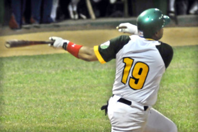 Out 27: Vegueros vivos todavía en la final