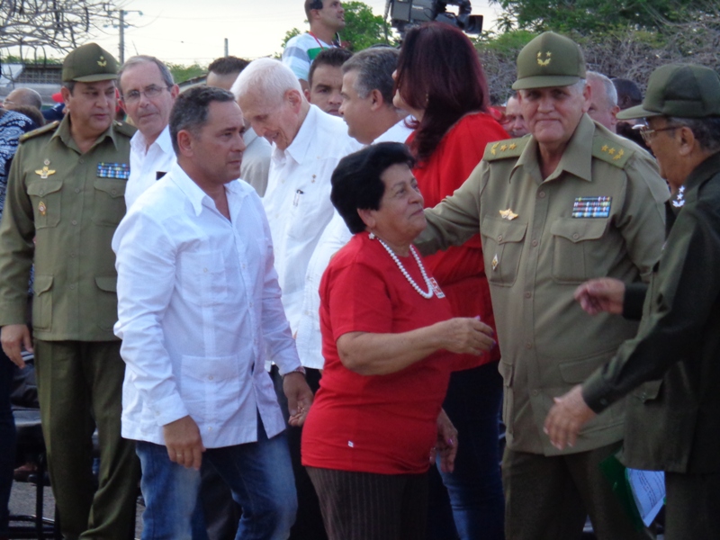 Juan Miguel y Nemesia Rodríguez, la Flor Carbonera que inspiró al Indio Naborí, llegaron juntos al acto de Girón. Foto: Noyris