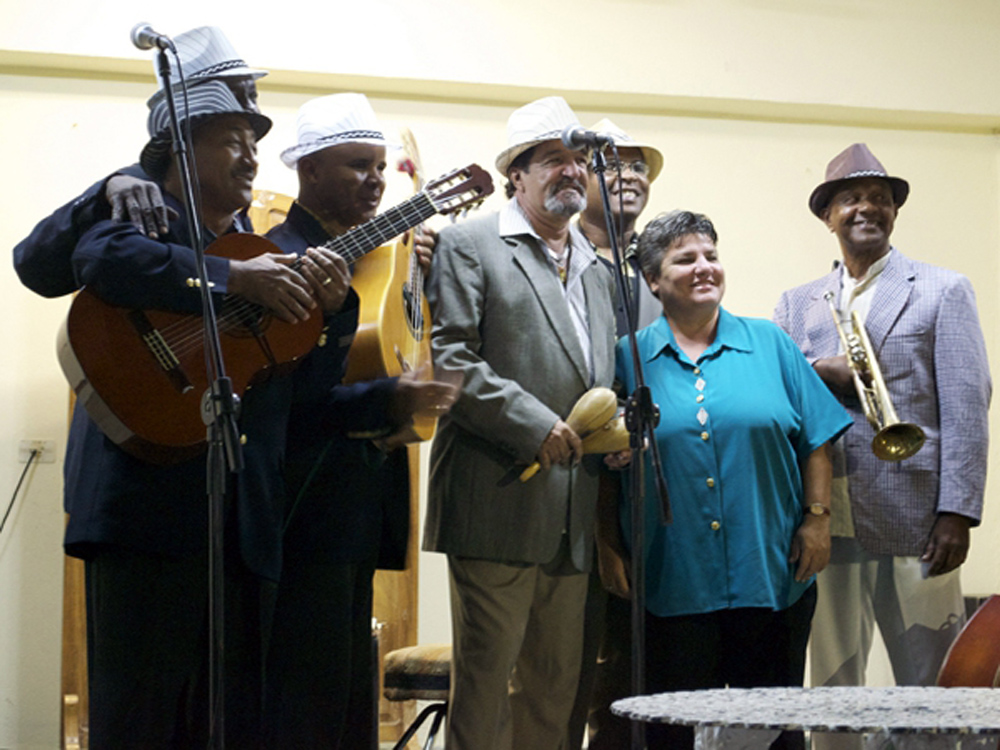 Integrantes actuales del grupo de sones Los Naranjos. / Foto: Tomada del sitio digital del periódico CINCO de Septiembre