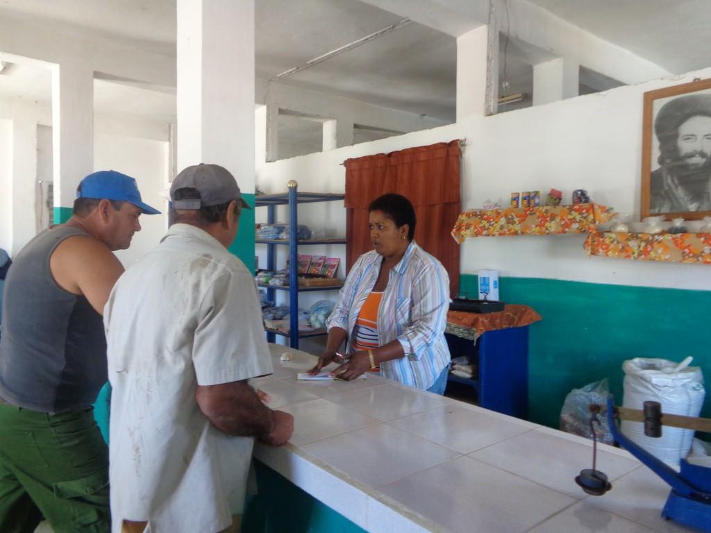 Desde hace seis años la tienda mixta no recibía ningún tipo de acción constructiva. Foto: Elisdany López Ceballos