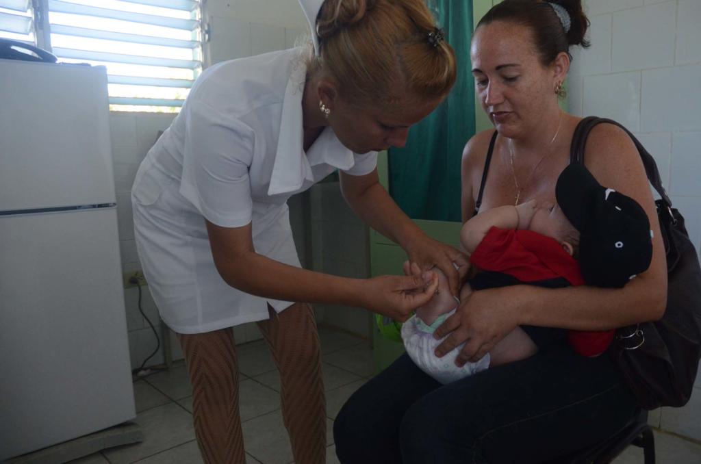 Una incesante labor de facultativos altamente preparados mantiene en cero la mortalidad infantil en la Ciénaga de Zapata. Foto: Yánder Zamora