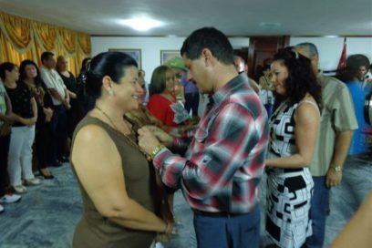 Condecoran a holguineros de relevante trayectoria laboral