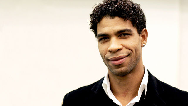 El bailarín Carlos Acosta vuelve este viernes a la escena cubana, pero esta vez tras bambalinas en el debut mundial de la compañía que creó en Cuba. Foto: Tomada de internet