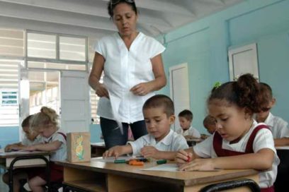 Educadores: Primeros en desfilar junto al Che