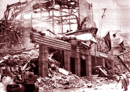 Estado en que quedó la tienda por departamentos El Encanto, en La Habana, tras el sabotaje del 13 de abril de 1961. Foto: Archivo