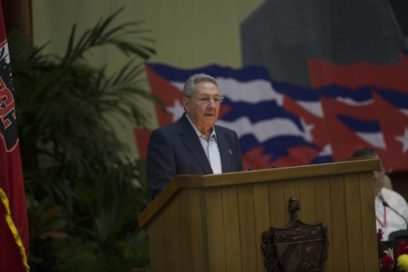 Presenta Raúl Castro informe central al VII Congreso del Partido (+Fotos)