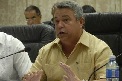 Analizan sindicalistas vías para elevar eficiencia económica