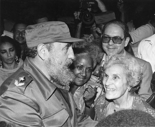En ocasión del IV Fórum de las Artes Escénicas, asistió a la puesta en escena de la obra Santa Camila de La Habana Vieja. Junto a él, entre otros, Nisia Agüero, Eloísa Álvarez Guedes y Miguel Barnet. Foto: Jorge Páez.