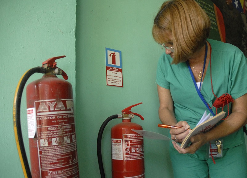 Los extintores son revisados sistemáticamente. Foto: Agustín Borrego Torres.