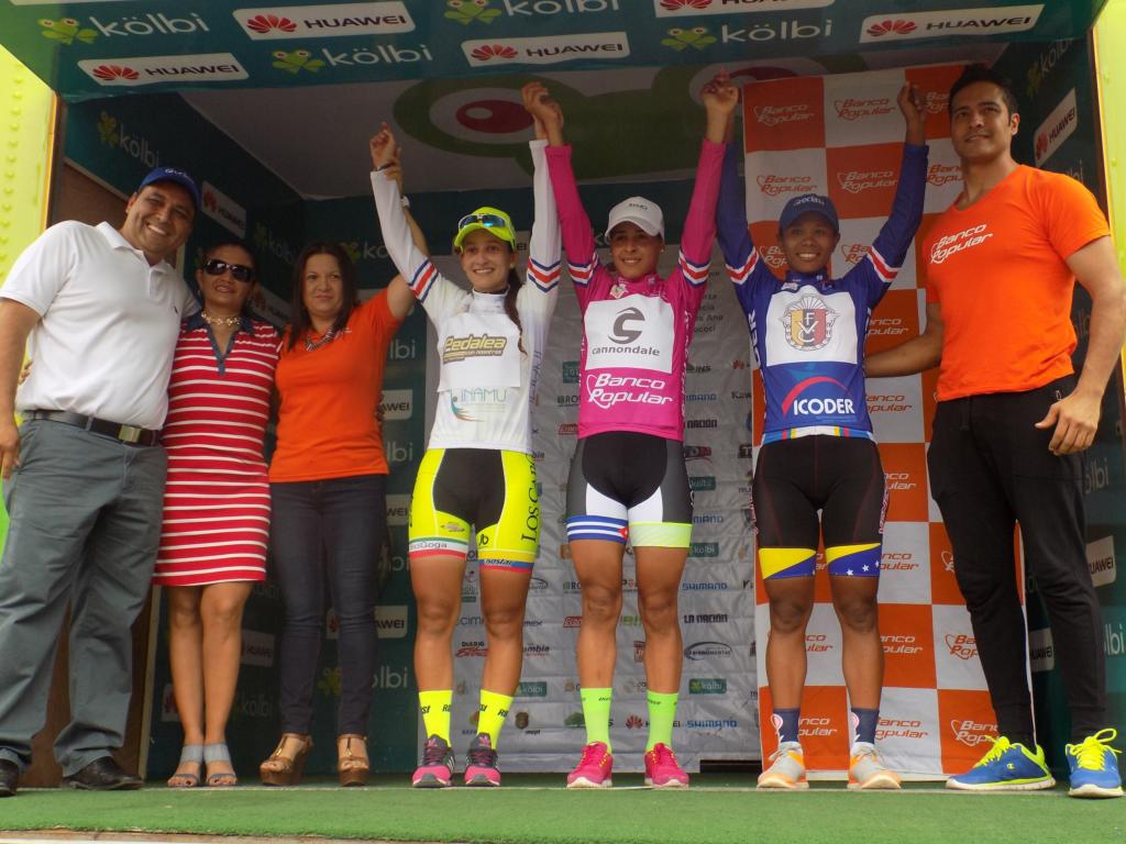 Arlenis en el podio de la 16 Vuelta Ciclista a Costa Rica. foto: del evento