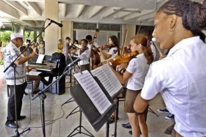 Bloqueo de EE.UU. impide donación de un piano