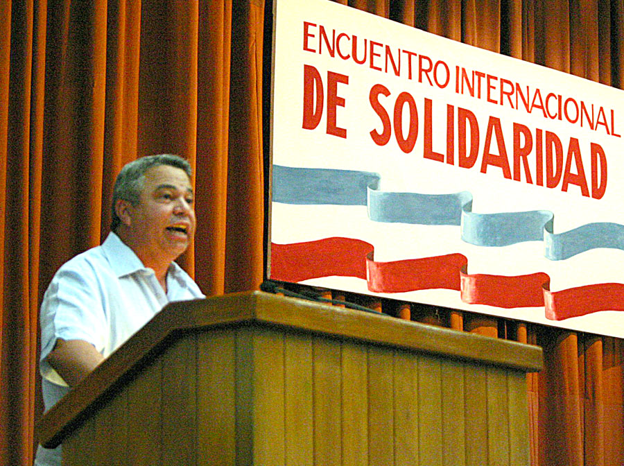 En su discurso inaugural, Ulises Guilarte De Nacimiento, miembro del Buró Político y secretario general de la CTC, organización que junto al Icap organizan el encuentro, recordó que esta sesión da continuidad al desfile del Primero de Mayo vivido en todas las plazas del país. Foto: Cesar A. Rodríguez